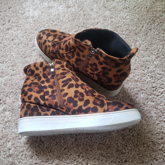 Ccocci Wedge Sneaker Booties NWOT - Picture 4 of 8